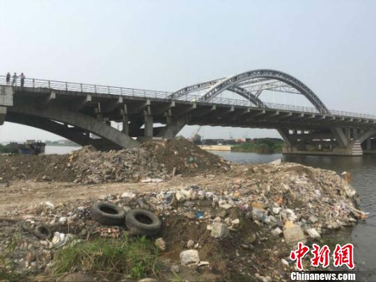 探访上海垃圾海门倾倒地：多装修垃圾没恶臭