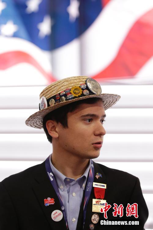 美国共和党大会会场 各式帽子显风格