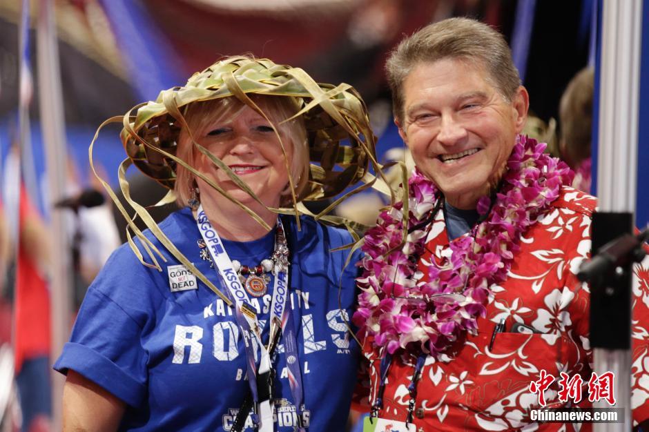 美国共和党大会会场 各式帽子显风格