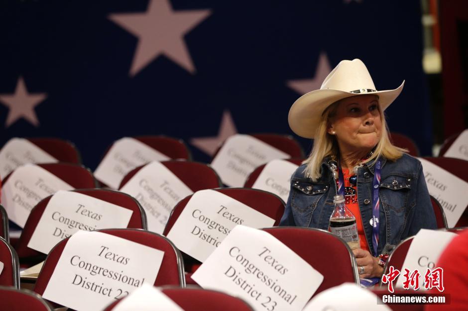 美国共和党大会会场 各式帽子显风格