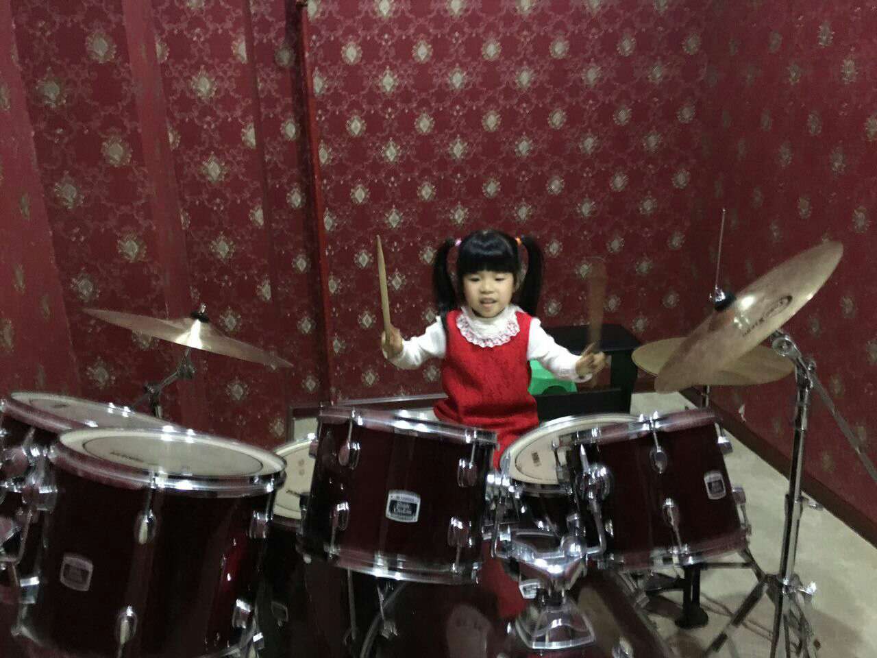 丁小妹祝歌手许巍生日快乐