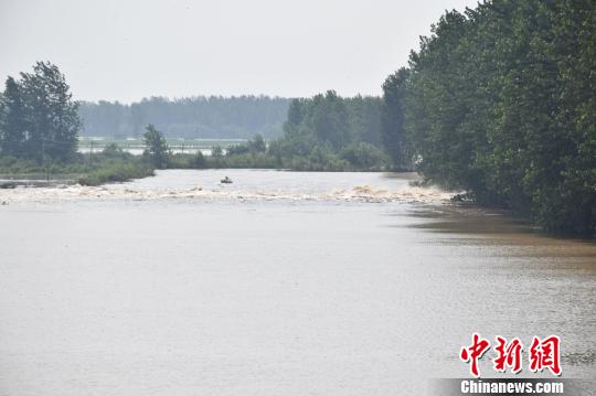 湖北汉北河龙骨湖段扒口分洪效果初显