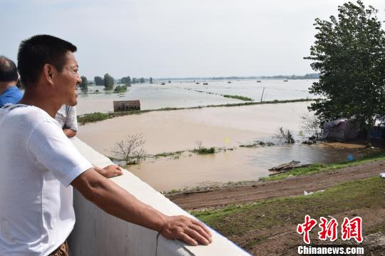 湖北汉北河龙骨湖段扒口分洪效果初显