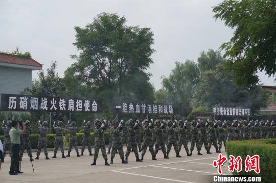 白花朵朵寄哀思河南各界送别维和烈士李磊、杨树朋