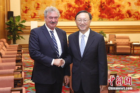 杨洁篪会见卢森堡外交大臣阿瑟伯恩