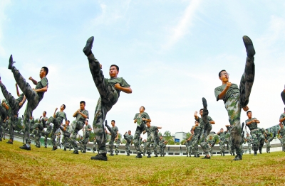 南华大学:民兵预备役学生暑期练兵