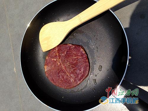 南昌实测：地表温度60℃ 牛排在太阳下熟了