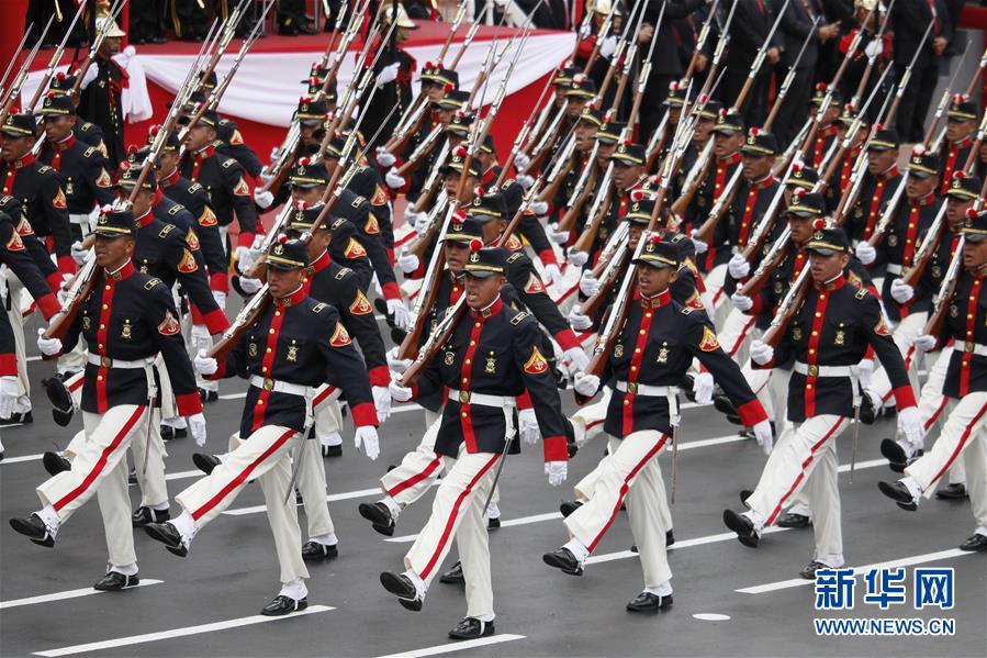 秘鲁举行独立日阅兵