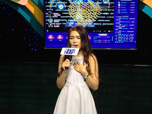 老司机“小李晨“一言不合就飙车 直播间竟调戏起女主持