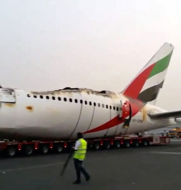 迪拜开始清理阿航出事客机 飞机被切段运走(组图)