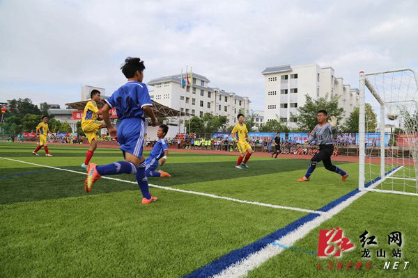 湘西州第十三届运动会足球比赛开哨