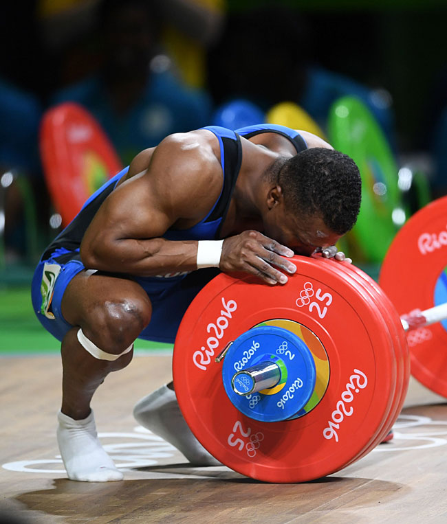 8月8日，在2016年里约奥运会举重男子62公斤级决赛中，哥伦比亚选手菲格罗亚以318公斤的总成绩夺冠。新华社记者李明摄