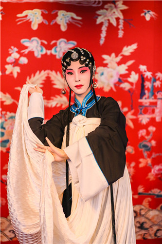 江一燕表演投入