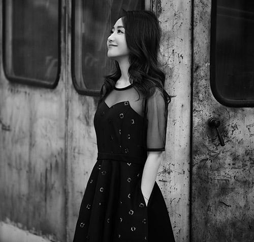 杨蓉自称“藏族姑娘” 网友赞其清纯不做作