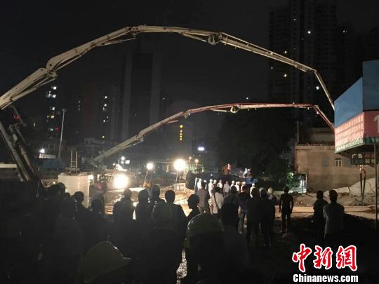 广东东莞两居民楼突然倒塌地处莞惠城轨施工地段
