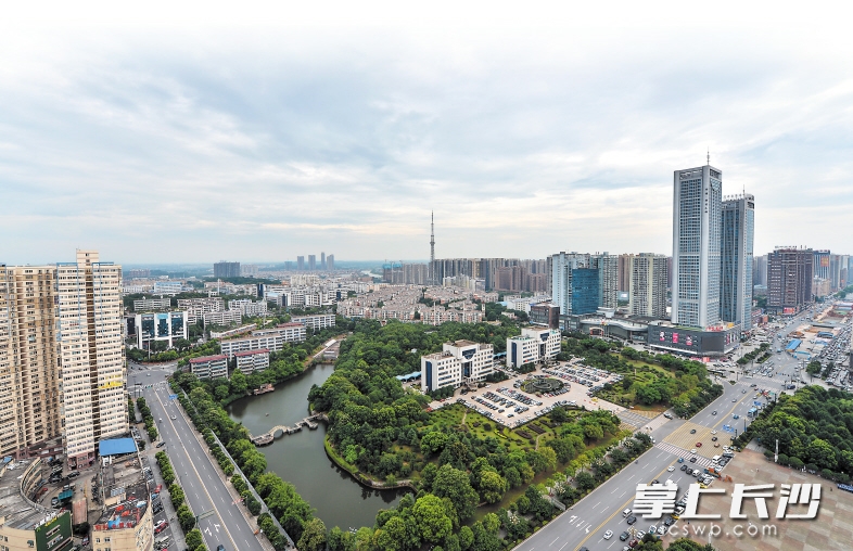 ↓未来五年，长沙县重点打通城乡道路交通微循环，加快推进公交都市和城市慢行系统建设。长沙晚报记者 邹麟 摄