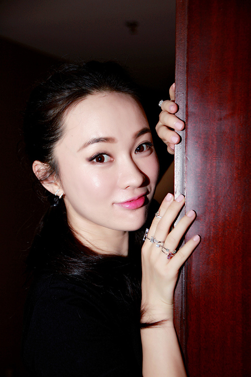 霍思燕妆容精致