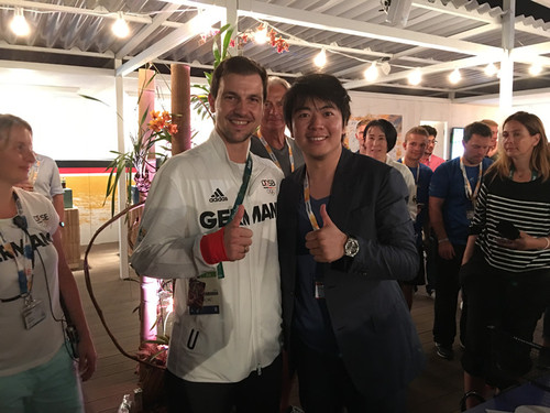 郎朗与德国乒乓球名将波尔