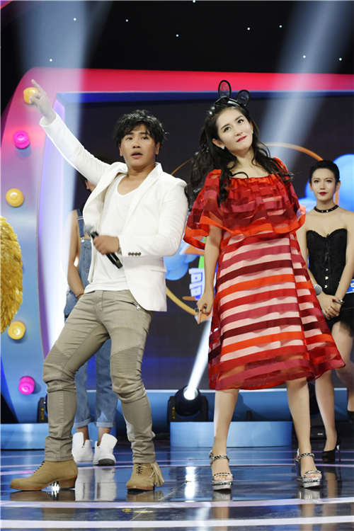 谢娜欧弟同台表演