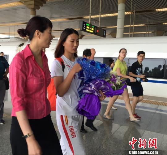 奥运女“剑客”许安琪回家：“第一件事准备出嫁”