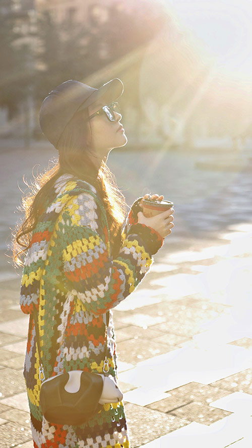 29岁刘亦菲提名影后? 蒙特利尔逆光玩街拍/图