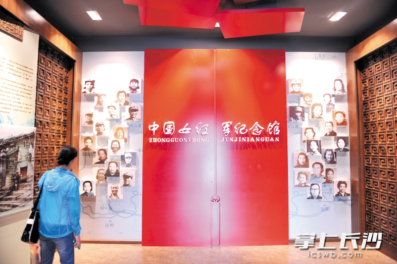 中国女红军纪念馆里，女红军们的头像组成了照片墙。
