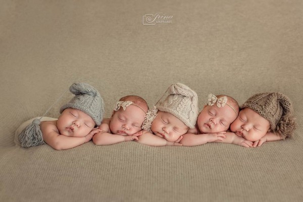 乌克兰五胞胎婴儿写真萌照蹿红网络（1/ 6）