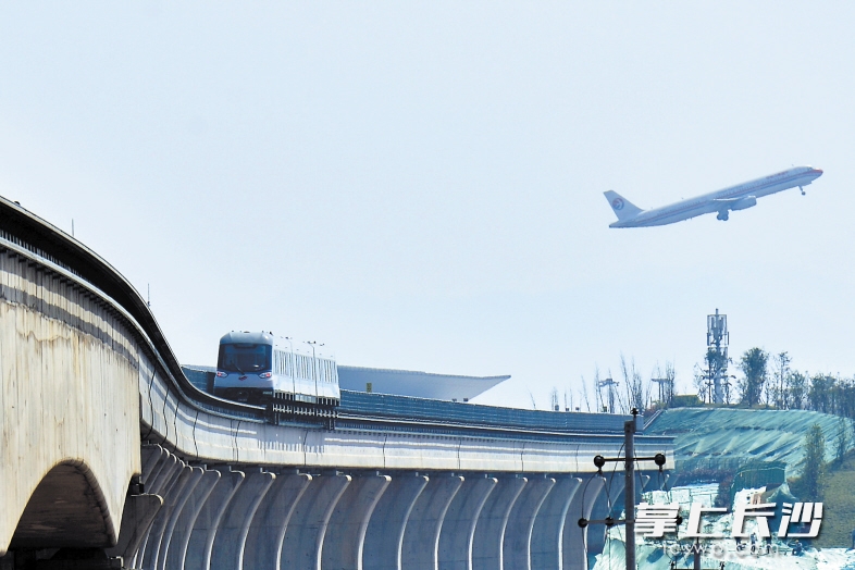 今年5月6日，长沙磁浮快线正式投入试运营，这是我国首条完全拥有自主知识产权的中低速磁浮商业运营铁路。长沙晚报记者 李锋 摄