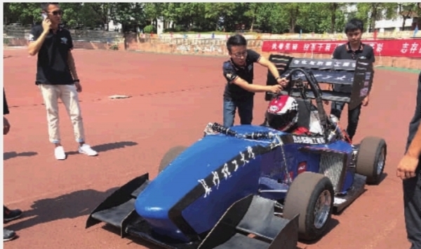 湖湘学子3D打造方程式赛车