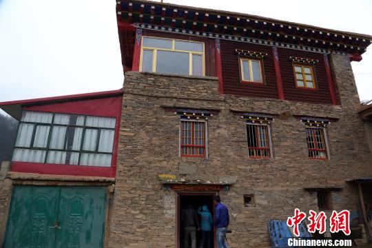 青海传统藏式碉楼“变”驿站成牧区致富新期待