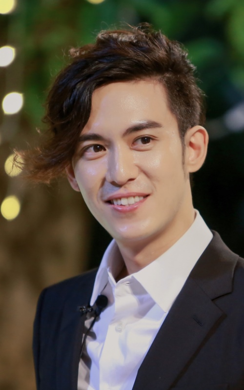 黄金单身汉陈楚河明眸皓齿，《黄金单身汉》陈楚河失控秒变四次元 网友心疼女神被整惨