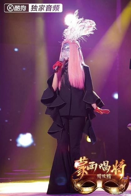 “女帝”身份被揭，网友才是《蒙面唱将》最强猜评团