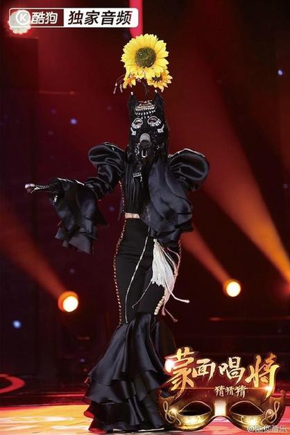 “女帝”身份被揭，网友才是《蒙面唱将》最强猜评团