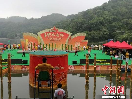 “黄飞鸿杯”世界华人争霸赛南海西樵山开赛