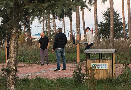 杜淳街边健身-1