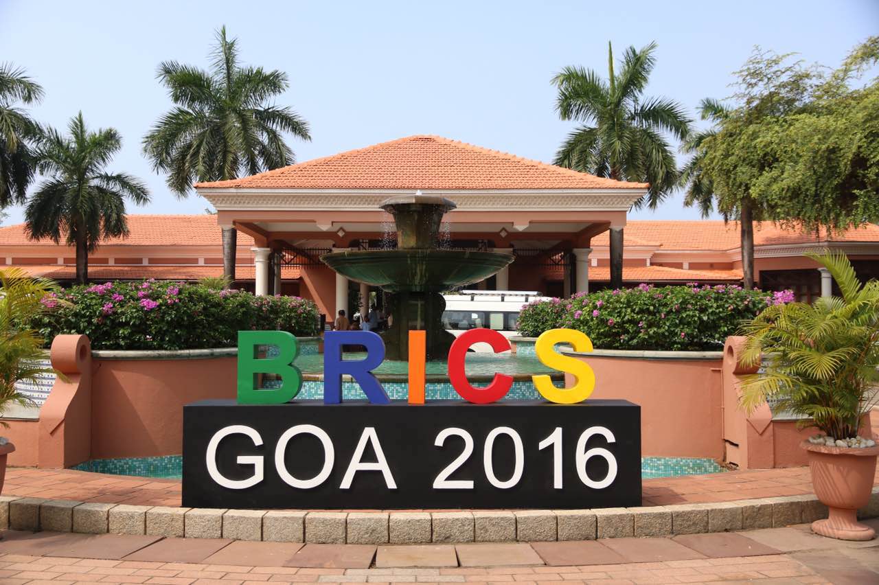 金砖会议前夕 习主席肖像及汉字你好亮相印度