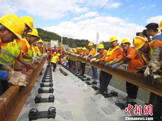 西成客专四川段今起铺轨预计2017年底全线通车