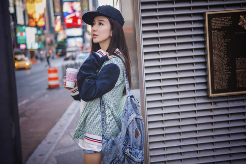 娄艺潇街头潮人