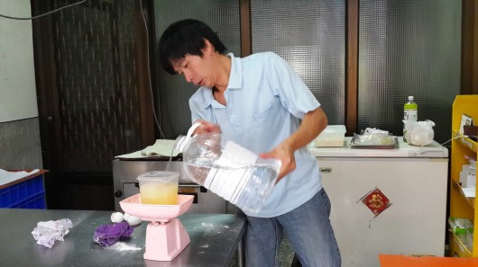 拍摄陈水扁“康复”照片面包师遭“绿色政治追杀”。（图片来源：台湾《联合报》）