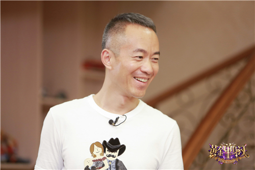 《黄金单身汉》邱启明豪宅娇妻萌娃曝光