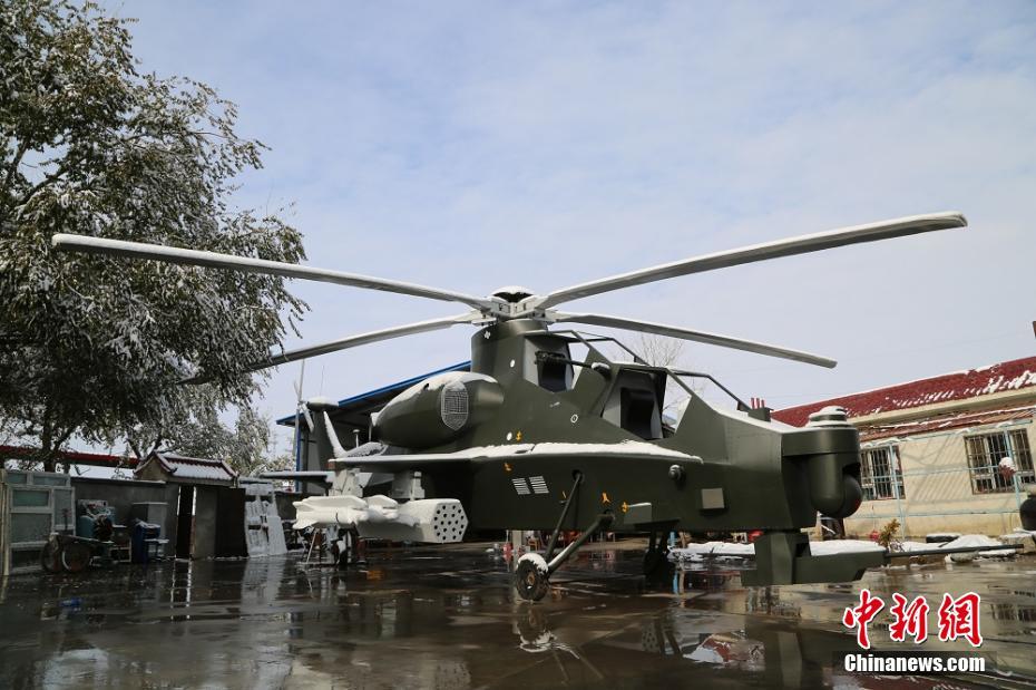 40多吨废旧钢铁变身16米长直升机