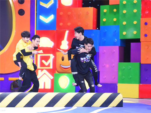 “贴符大作战”两队开跑