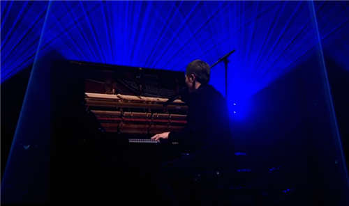 萧敬腾安静弹唱