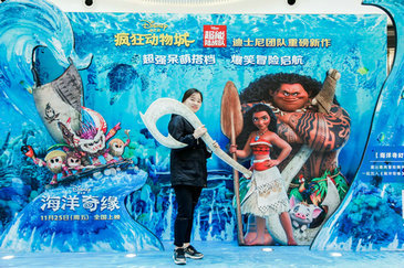 “萌妹子”观众挥舞魔法鱼钩互动