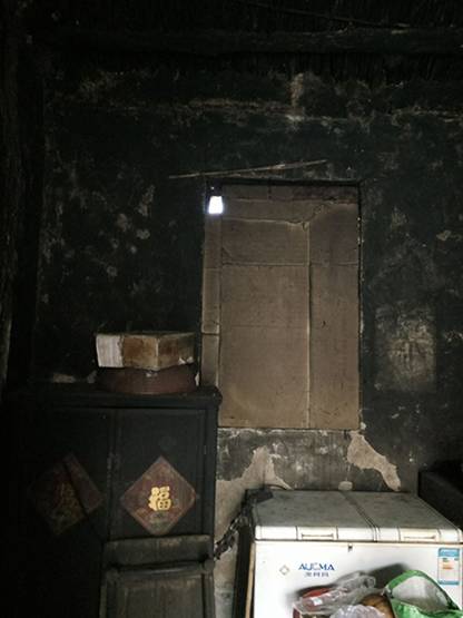 网络女主播妈妈舅舅精神分裂，单身女孩靠直播养家