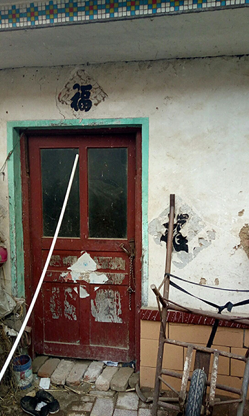 网络女主播妈妈舅舅精神分裂，单身女孩靠直播养家