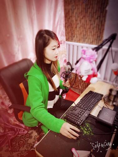 网络女主播妈妈舅舅精神分裂，单身女孩靠直播养家