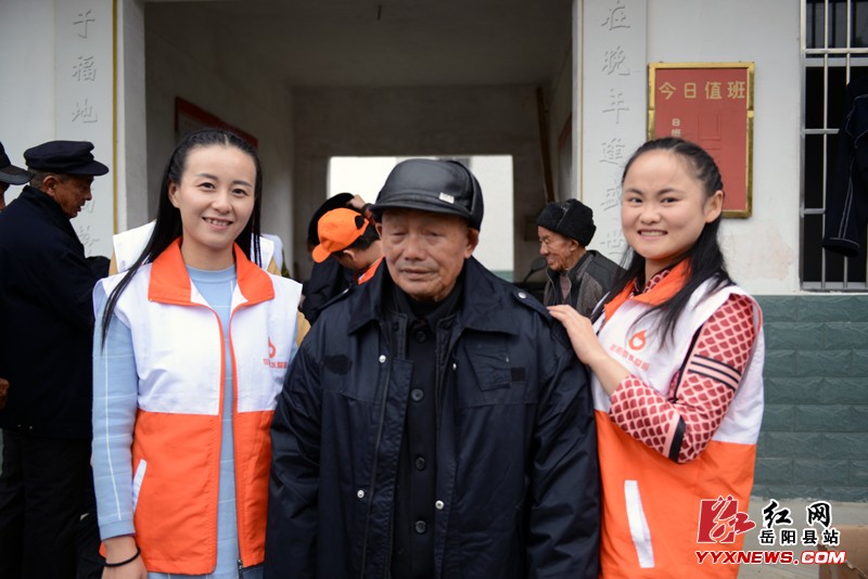 微水爱心志愿者将温暖送进山区