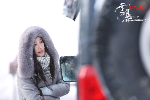 倪妮雪中拍戏“面不改色”