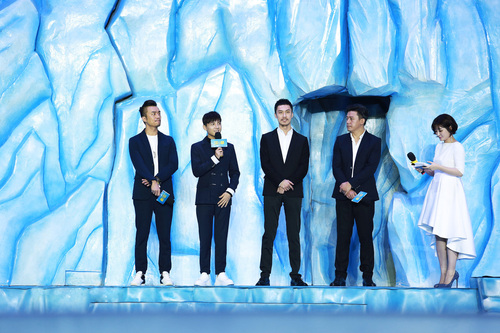 吴俊余亮相发布会